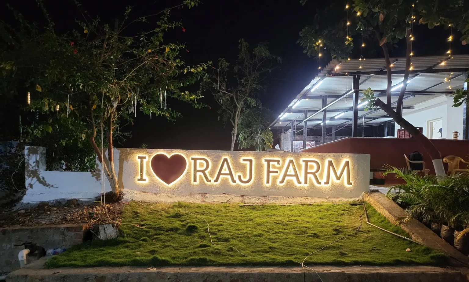 I love Raj Farm sign